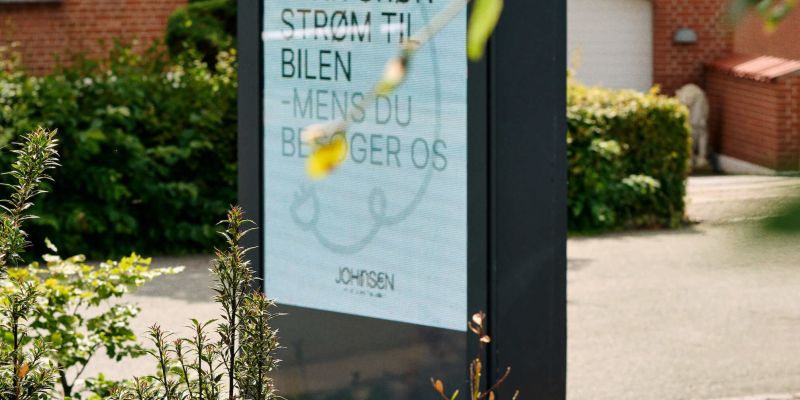 width="800"
